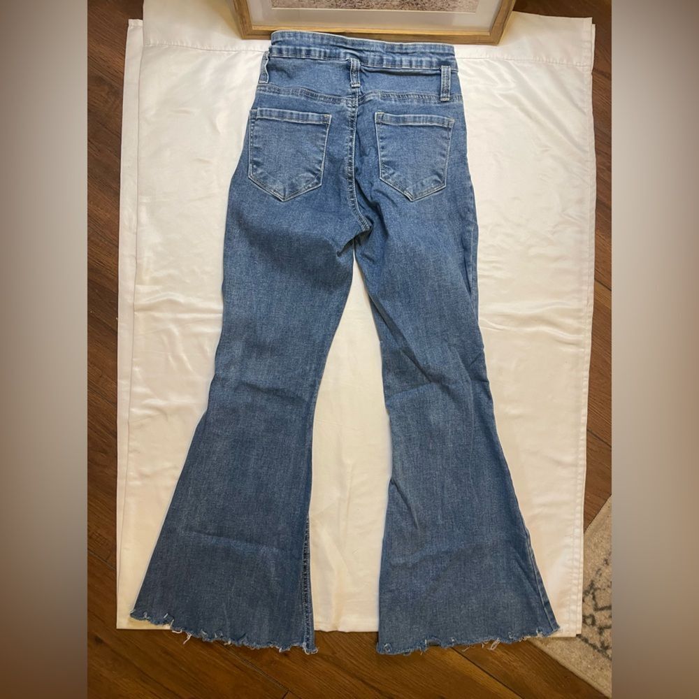Sweet Look size 1 belted flare light wash jeans - Picture 3 of 7
